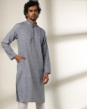 textured slim fit kurta with insert pockets