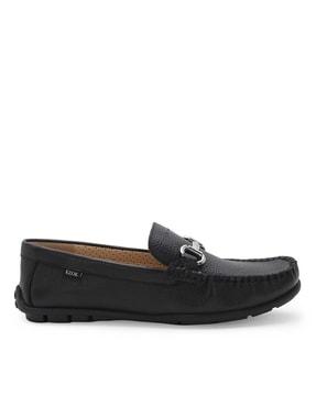 textured slip-on casual shoe