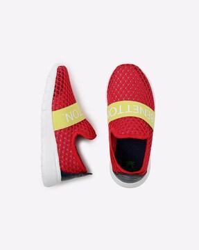 textured slip-on casual shoes