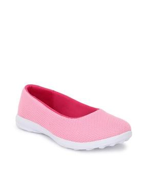 textured slip-on sports shoes