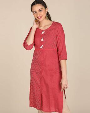 textured straight kurta with tassel detailing