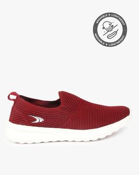 textured stripe logo print slip-on walking shoes