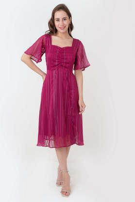 textured sweetheart neck polyester women's midi dress - maroon