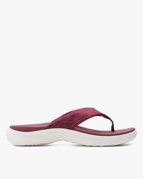 textured thong-strap flat sandals