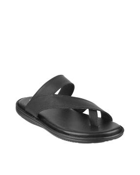 textured toe-ring flip-flops