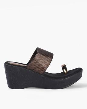 textured toe-ring wedges