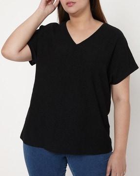 textured v-neck t-shirt with extended sleeves