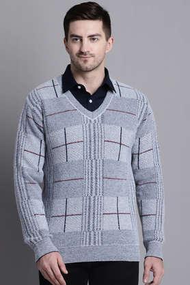 textured wool v-neck men's pullover - cement grey