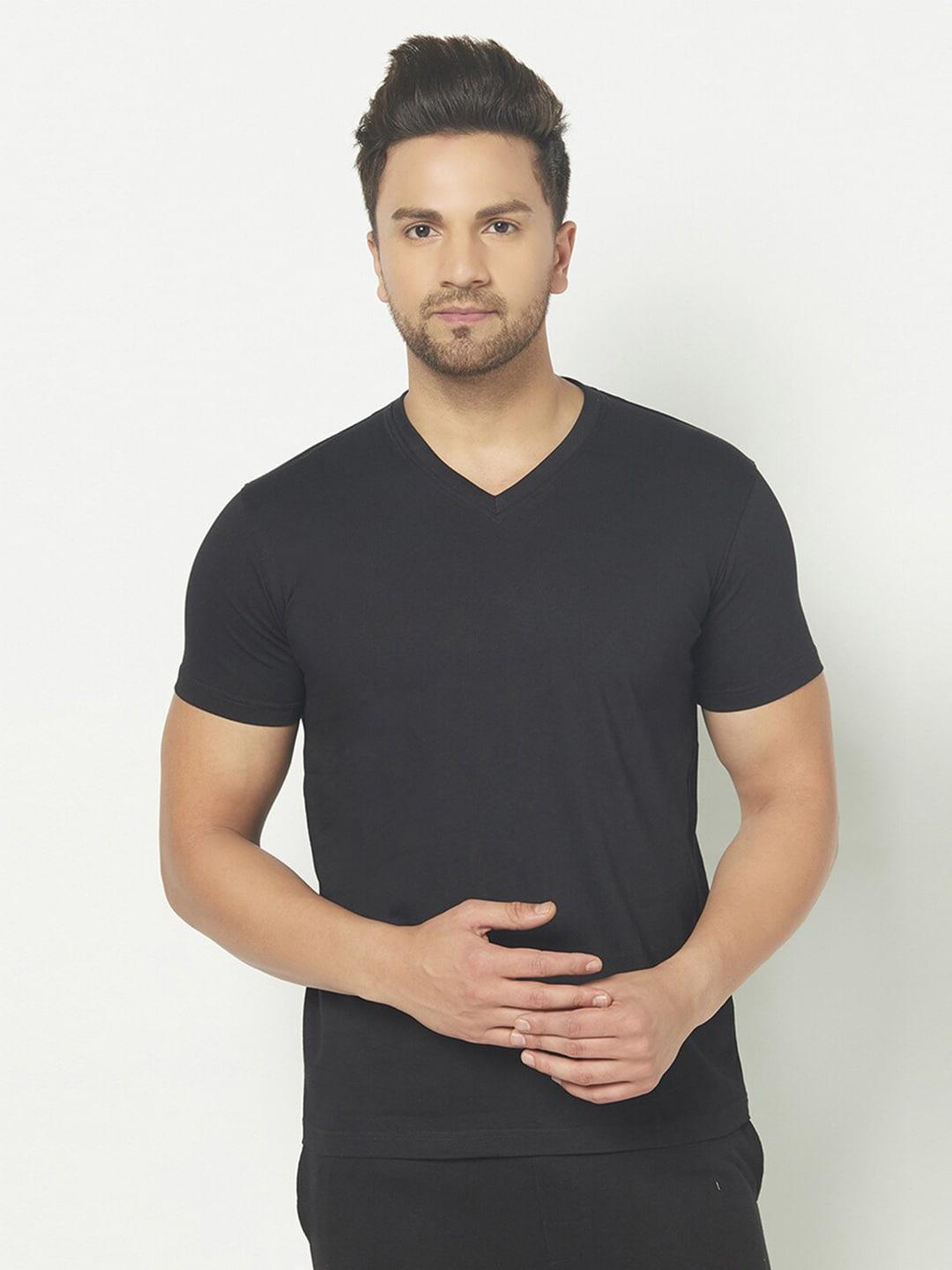 the daily outfits men black v-neck t-shirt