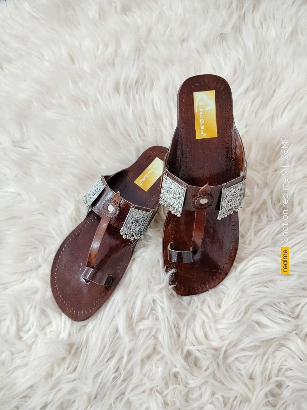the desi dulhan embellished leather ethnic one toe flats