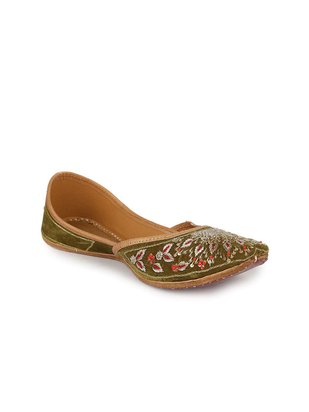 the desi dulhan ethnic embellished mojaris