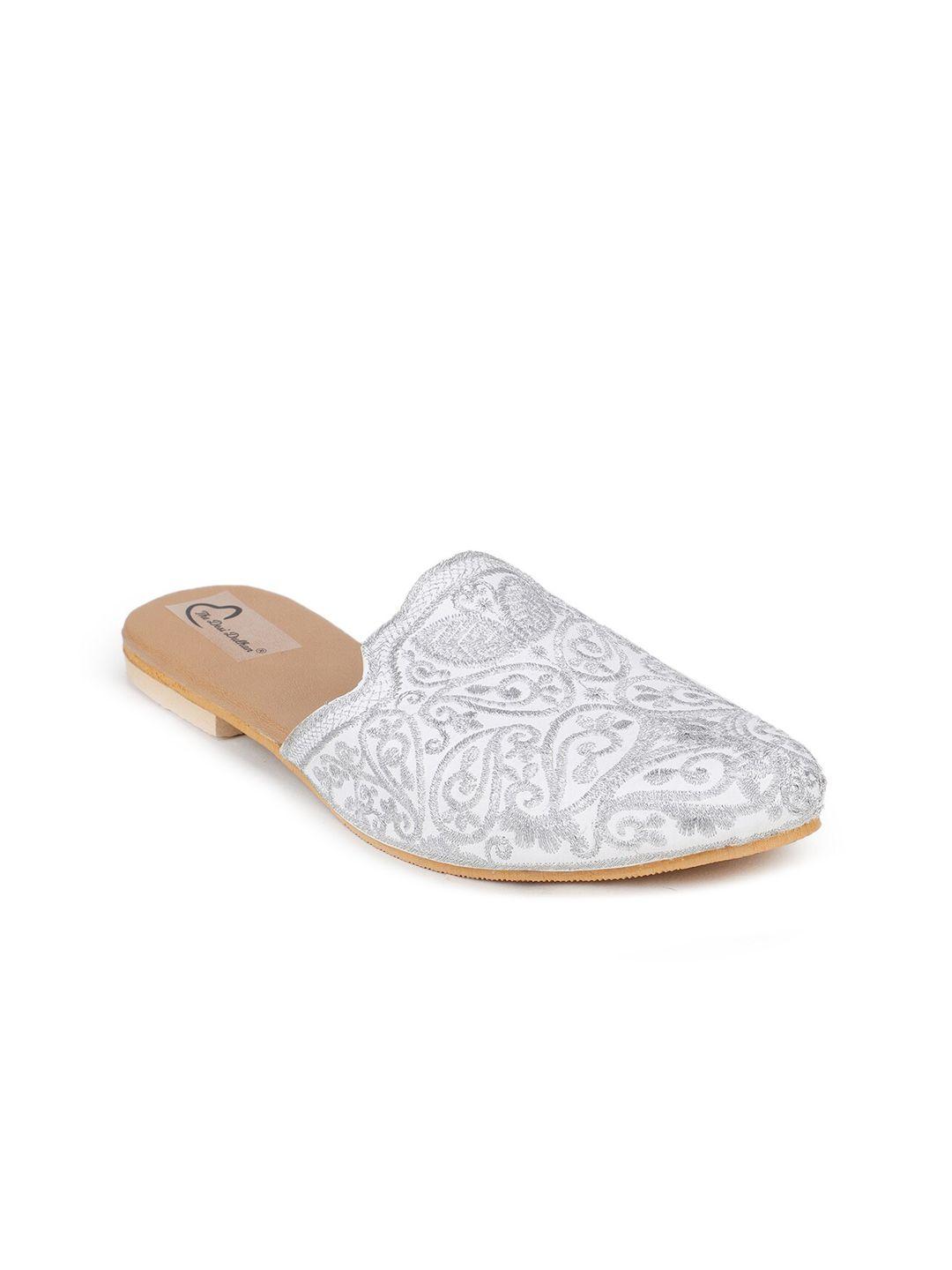 the desi dulhan women silver-toned embellished ethnic mules flats