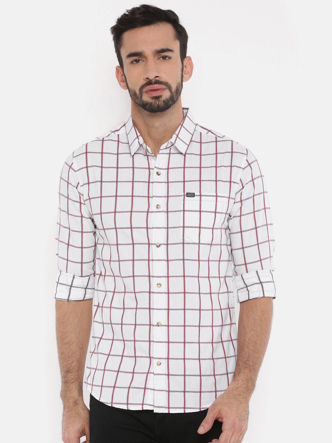the indian garage co men white & red regular fit checked casual shirt