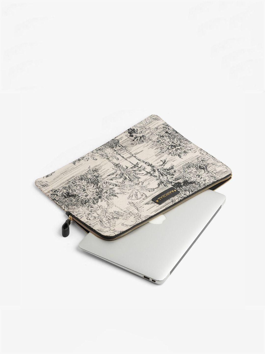 the messy corner fabric textured laptop sleeve
