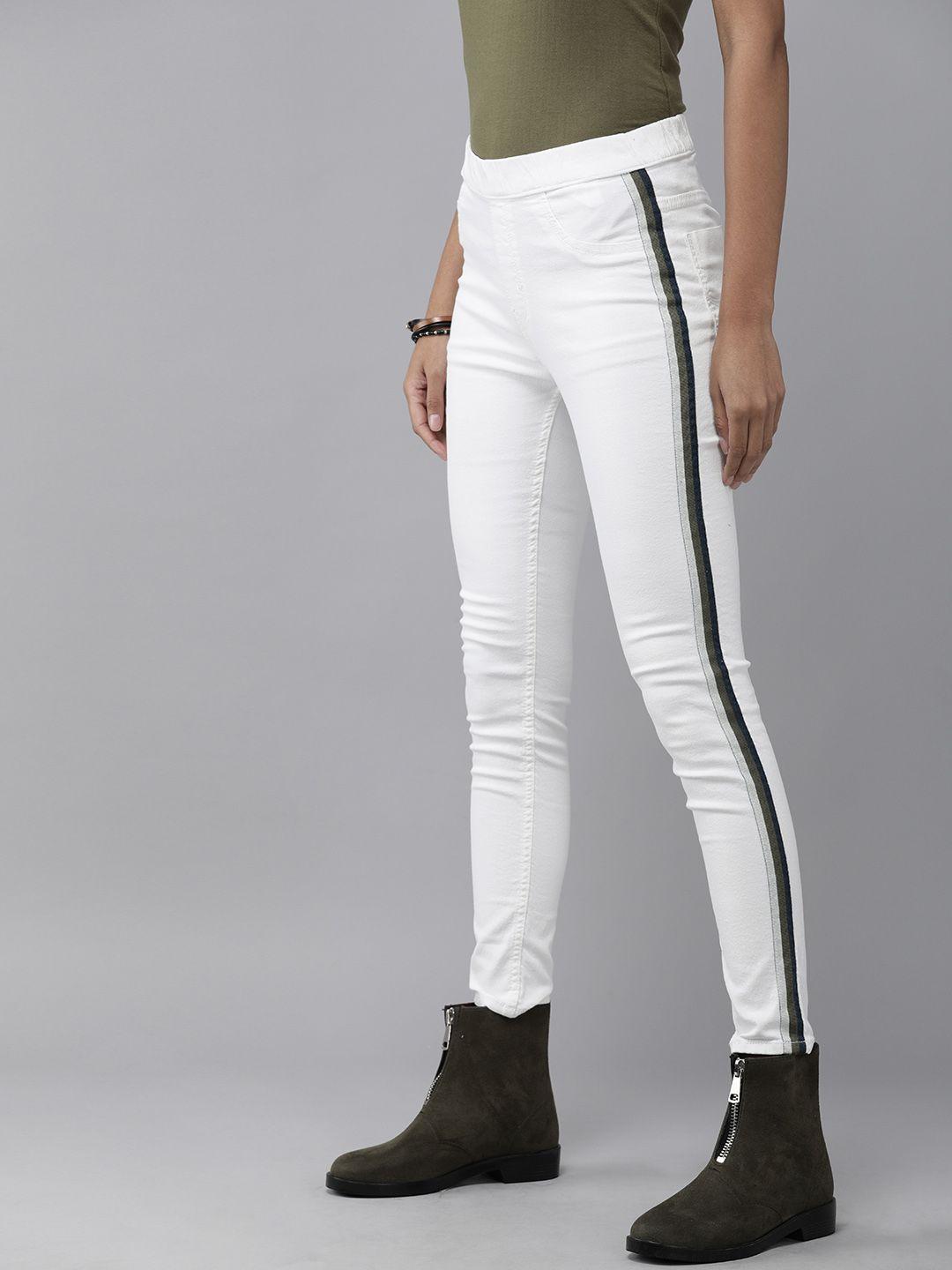 the roadster lifestyle co women white solid cropped jeggings with side stripes