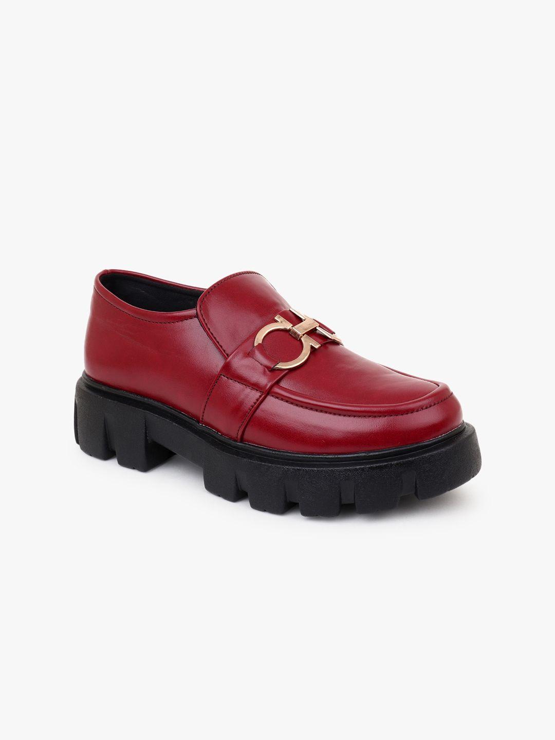 the roadster lifestyle co. women red & black buckled heeled loafers