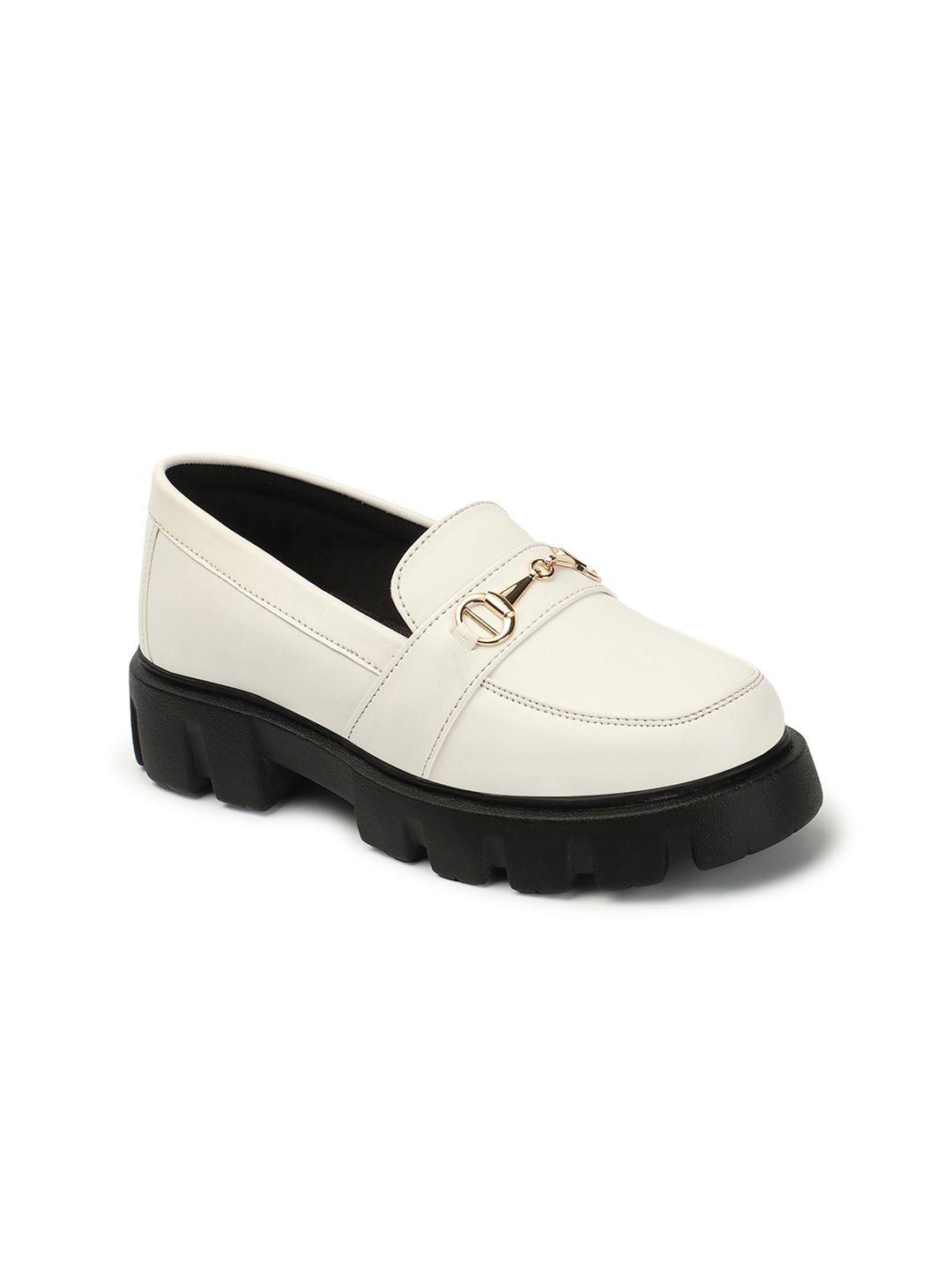 the roadster lifestyle co. women white & black buckled lightweight horsebit loafers
