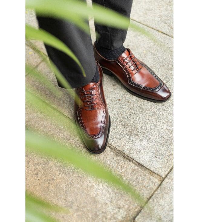 the alternate tan oxford with brogue detail