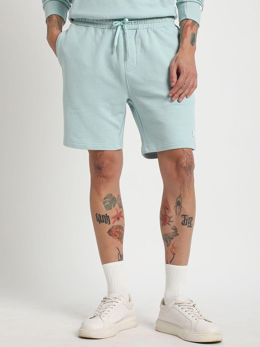 the bear house men regular fit mid rise cotton shorts