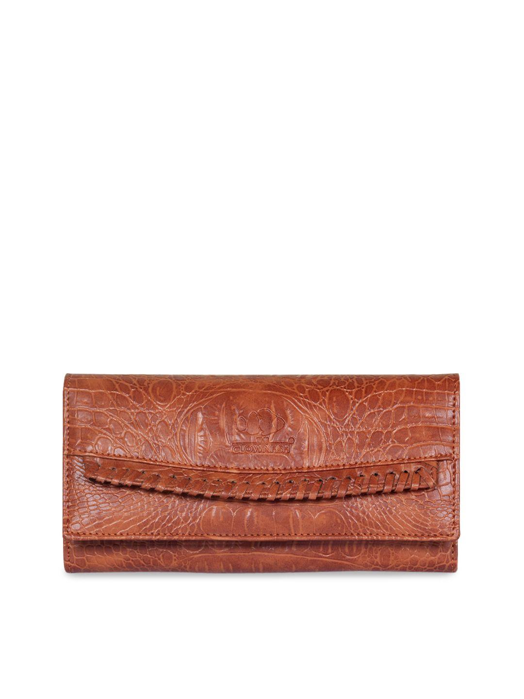 the clownfish tan textured envelope clutch