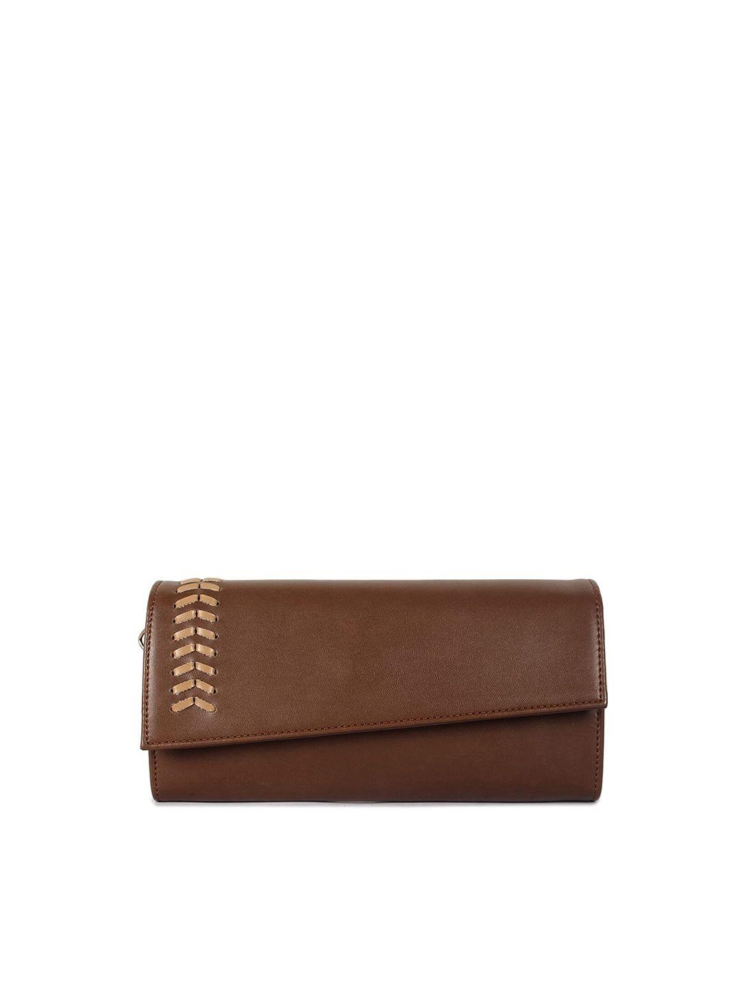 the clownfish women brown & beige woven design quilted envelope