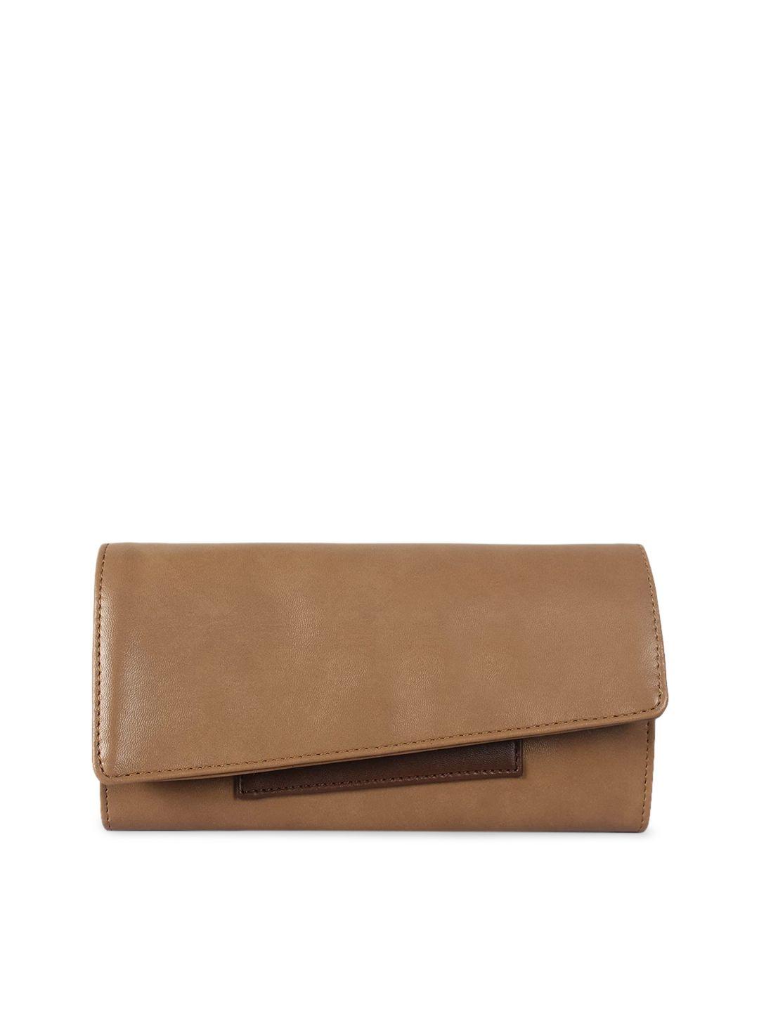 the clownfish women brown solid envelope clutch