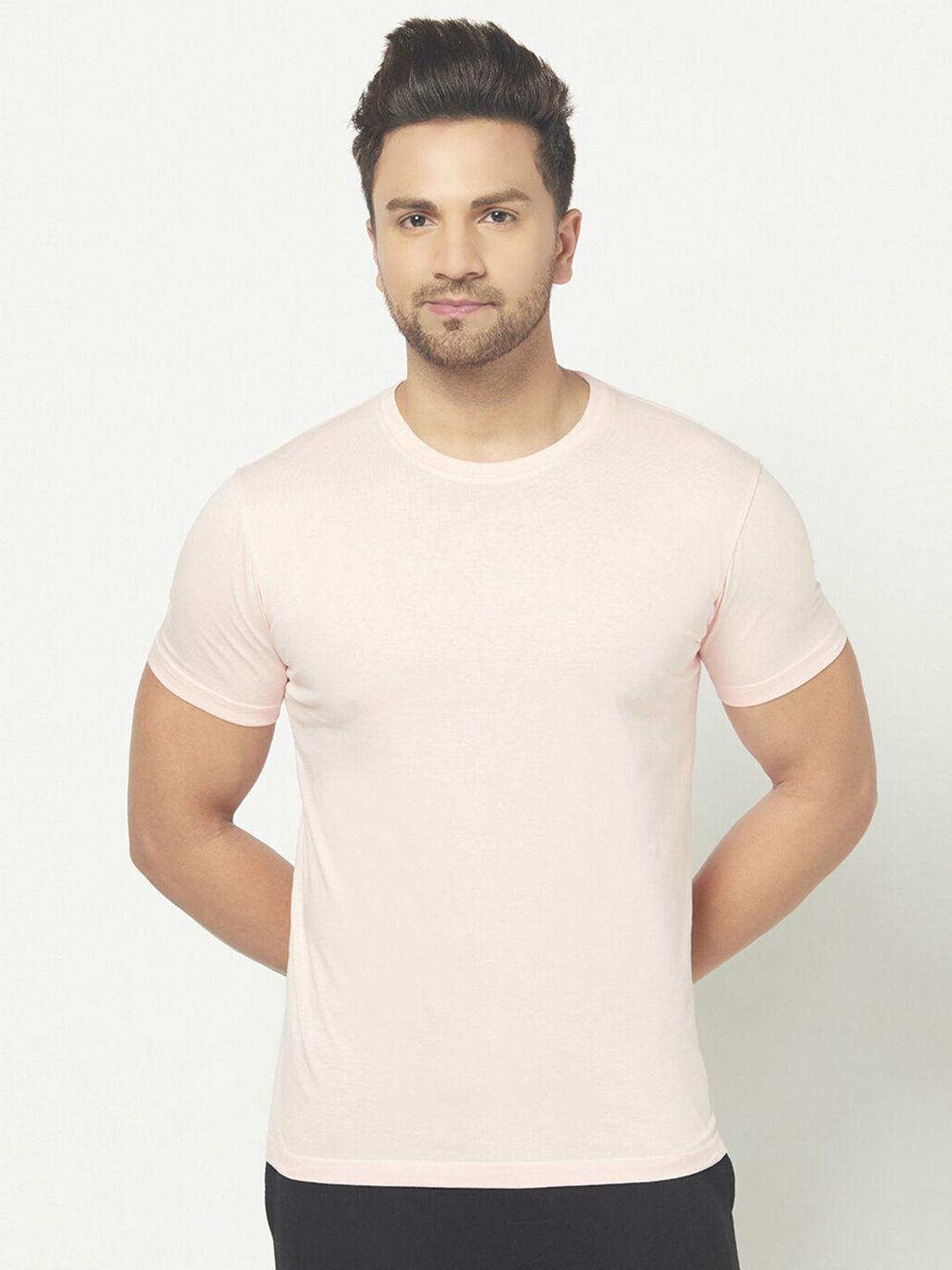 the daily outfits men peach-coloured applique t-shirt