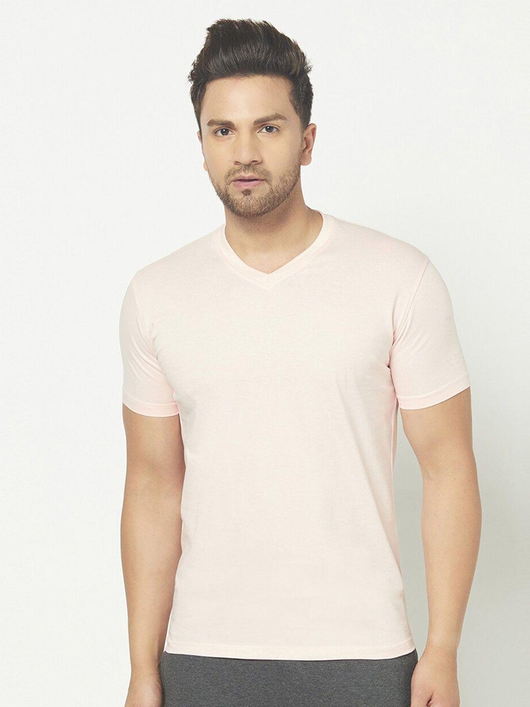 the daily outfits men peach-coloured v-neck t-shirt