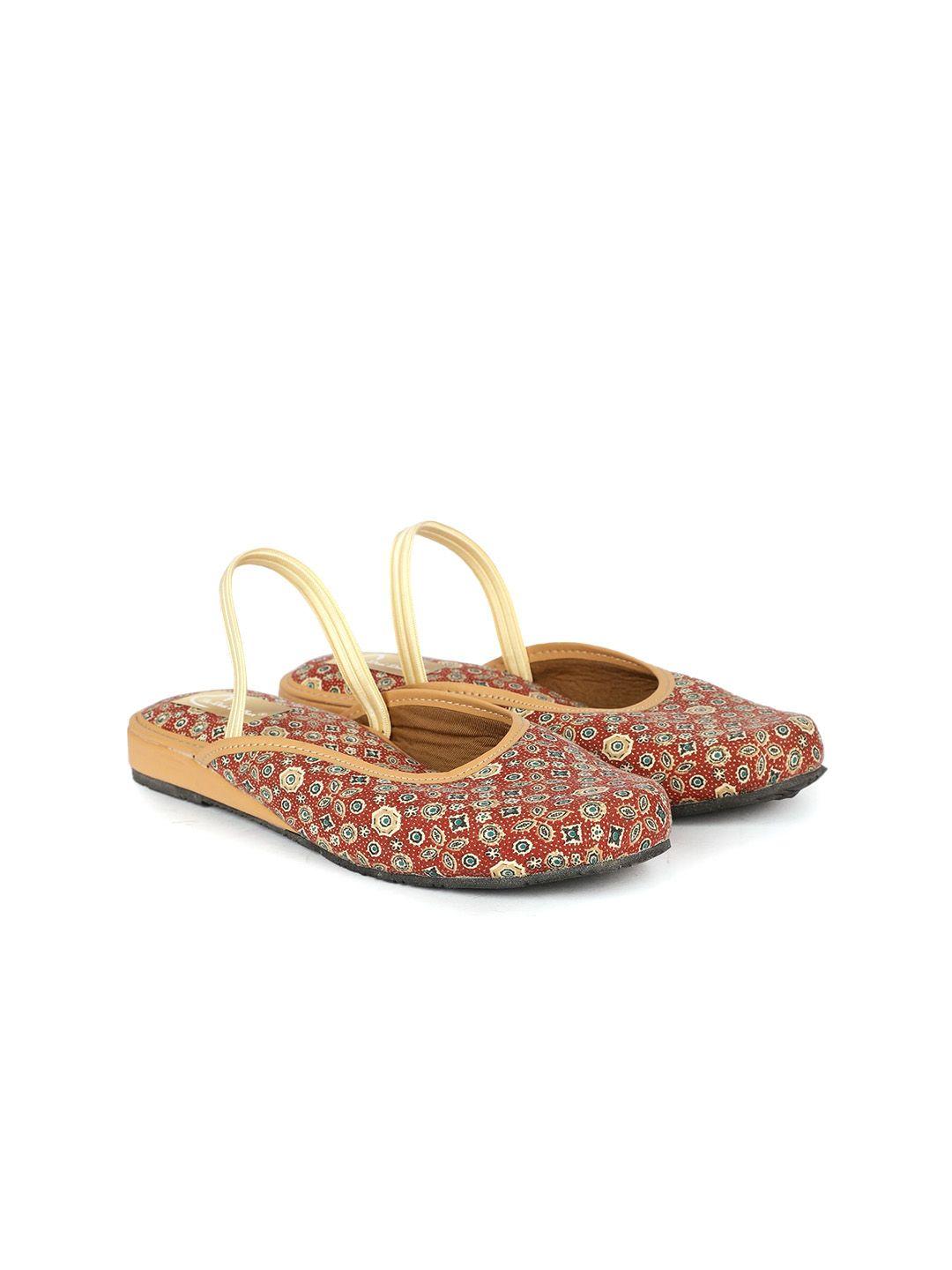 the desi dulhan ethnic printed synthetic mules