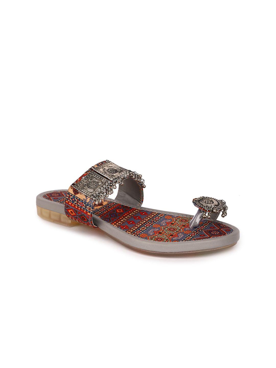 the desi dulhan printed embellished one toe flats