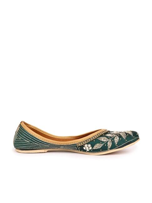 the desi dulhan women's green ethnic juttis