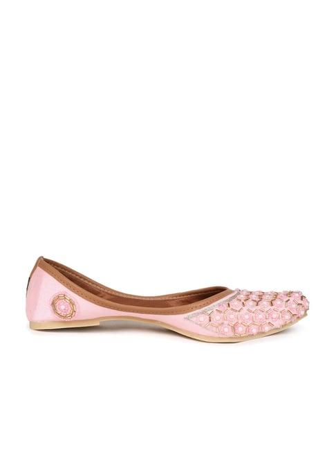 the desi dulhan women's light pink ethnic juttis