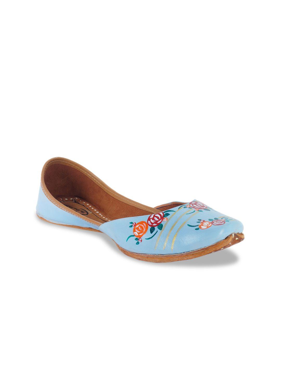 the desi dulhan women blue printed leather mojaris