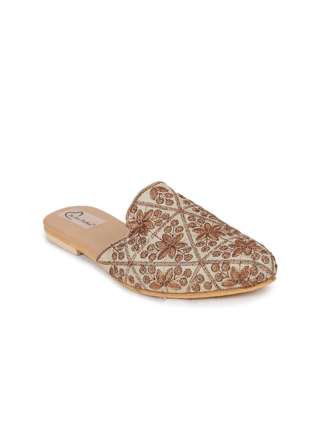 the desi dulhan women copper-toned embellished leather ethnic flats