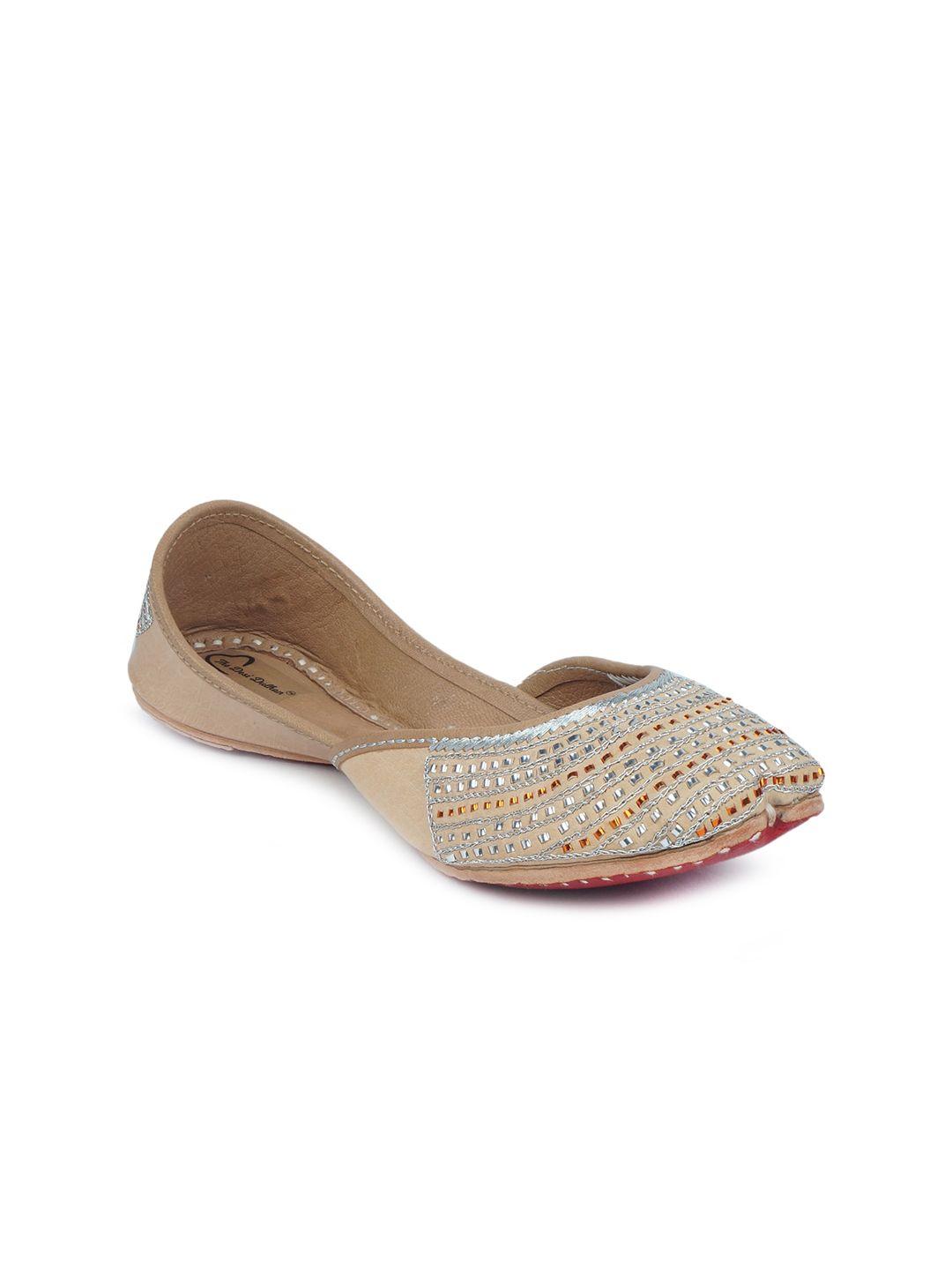 the desi dulhan women cream-coloured & silver-toned embellished leather mojaris