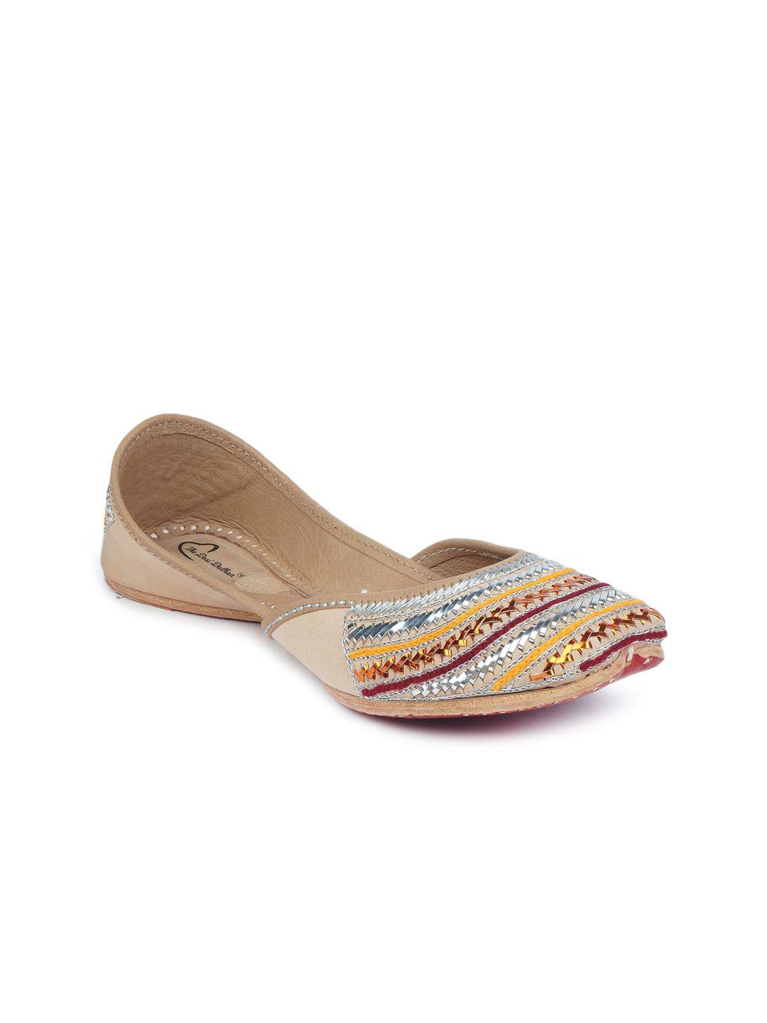 the desi dulhan women cream-coloured embellished ethnic mojaris flats