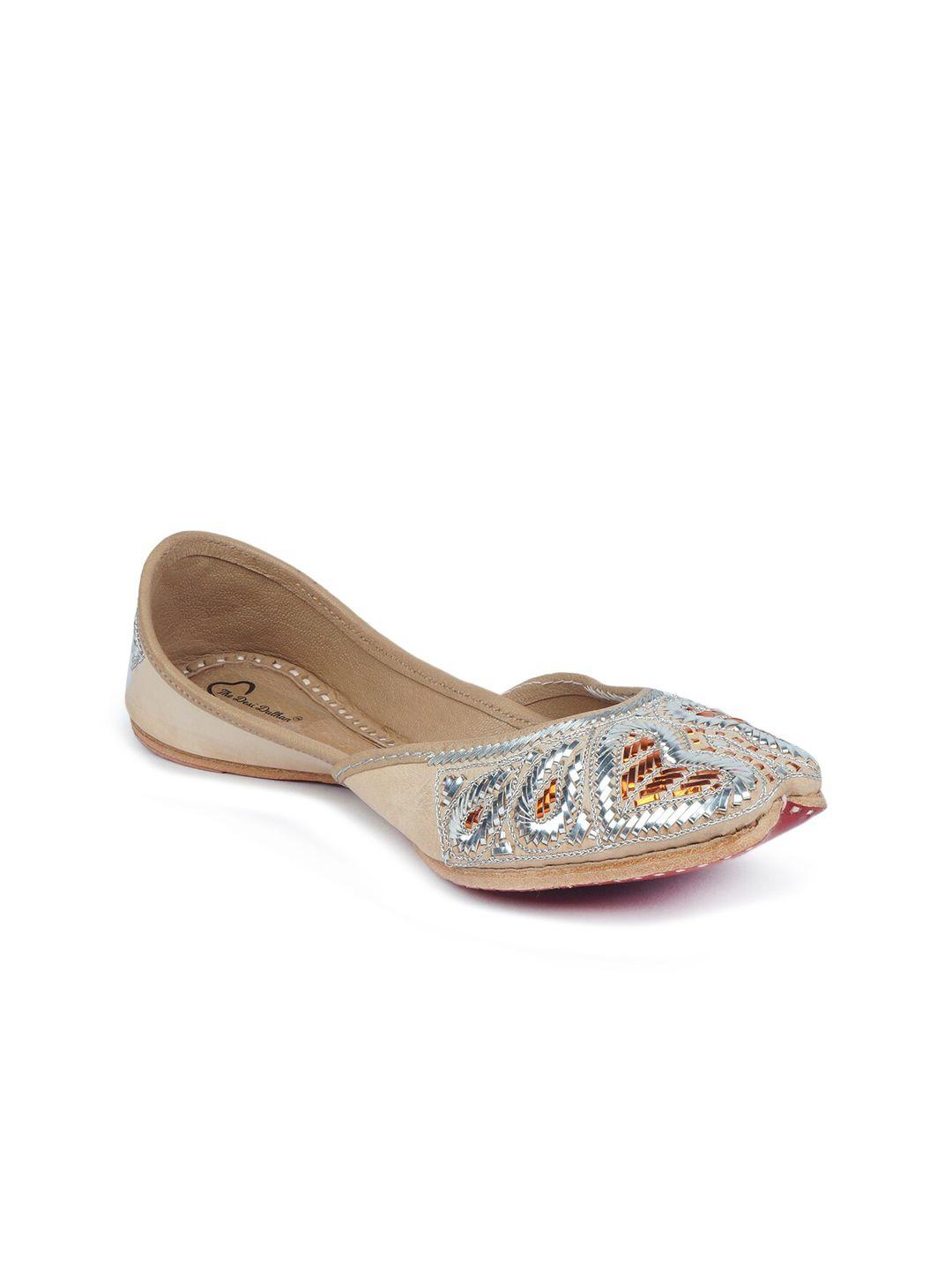 the desi dulhan women cream-coloured embellished mojaris flats