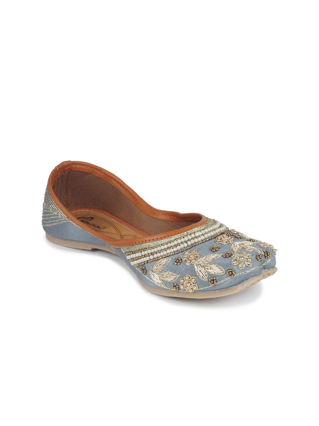 the desi dulhan women grey & gold-toned embellished mojaris