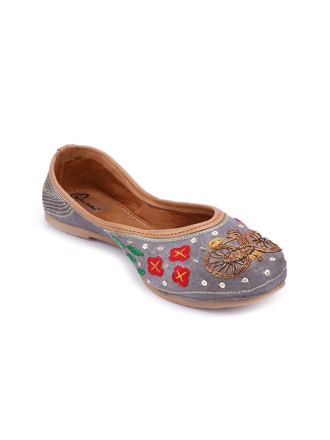 the desi dulhan women grey & red embellished ethnic ballerinas flats