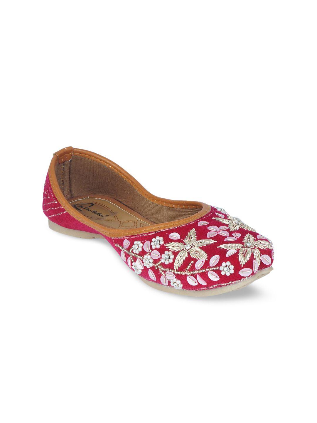 the desi dulhan women magenta printed leather ethnic flats