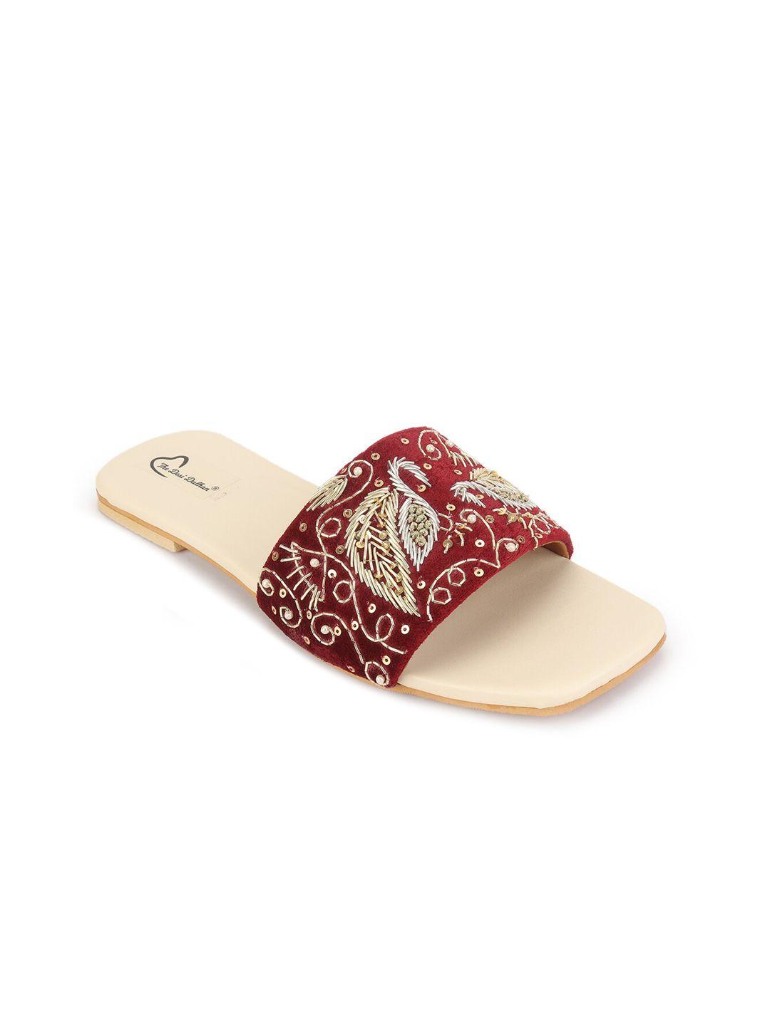 the desi dulhan women maroon & gold-toned embellished ethnic open toe flats