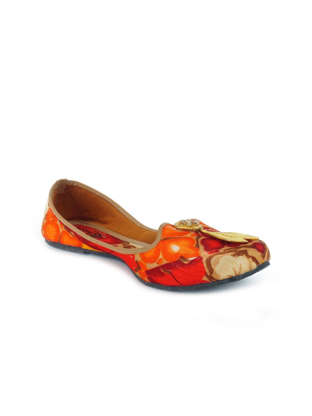 the desi dulhan women red printed leather ethnic mojaris flats