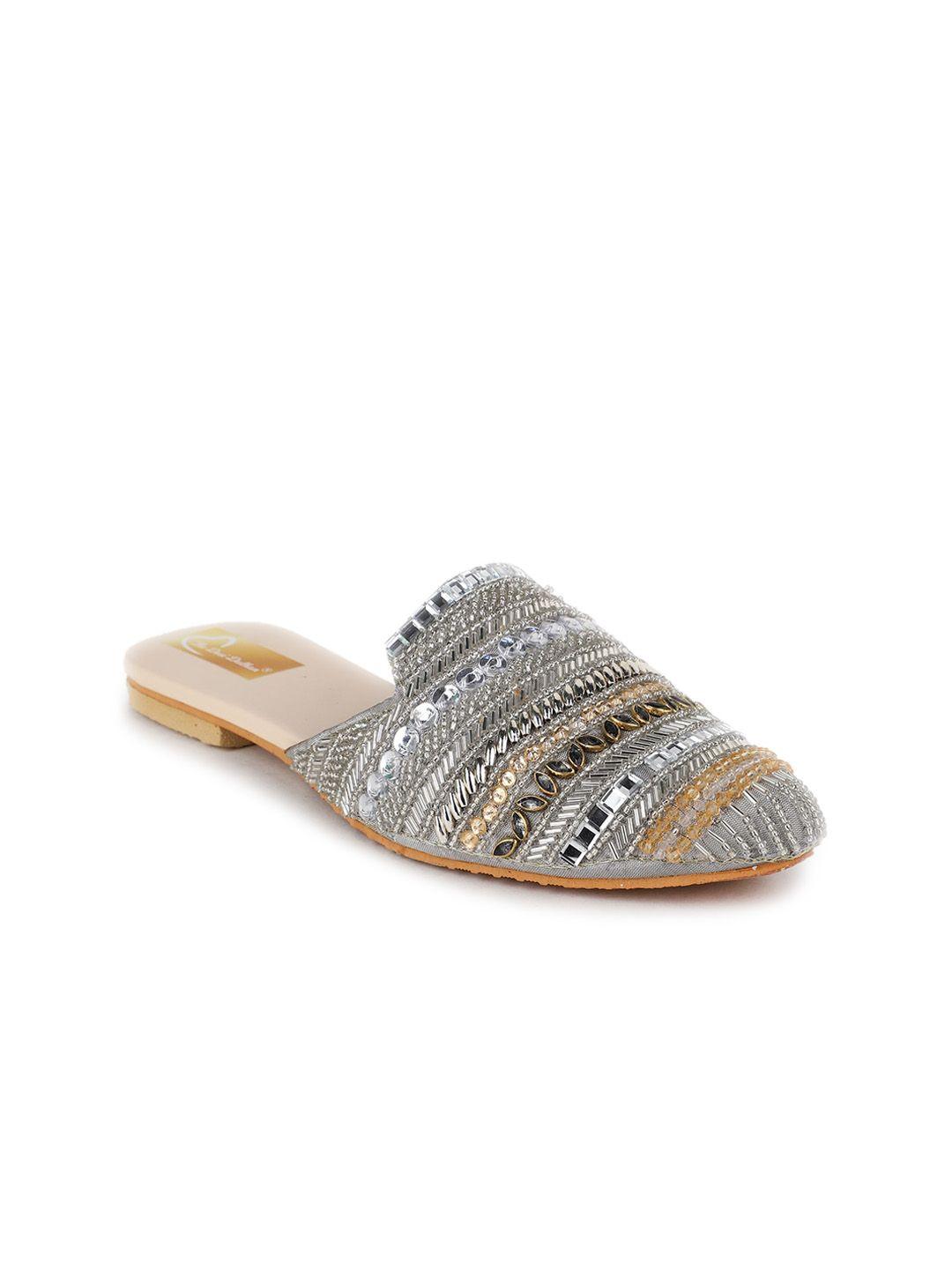 the desi dulhan women textured ethnic mules