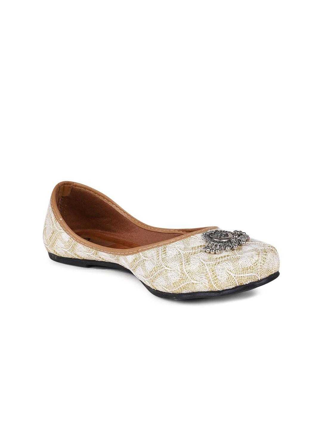 the desi dulhan women white ethnic mojaris flats