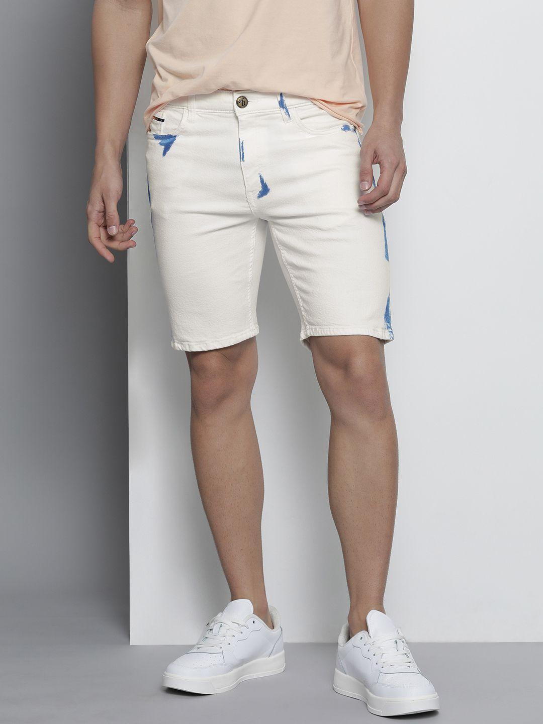 the indian garage co men off white & blue abstract printed detail slim fit denim shorts