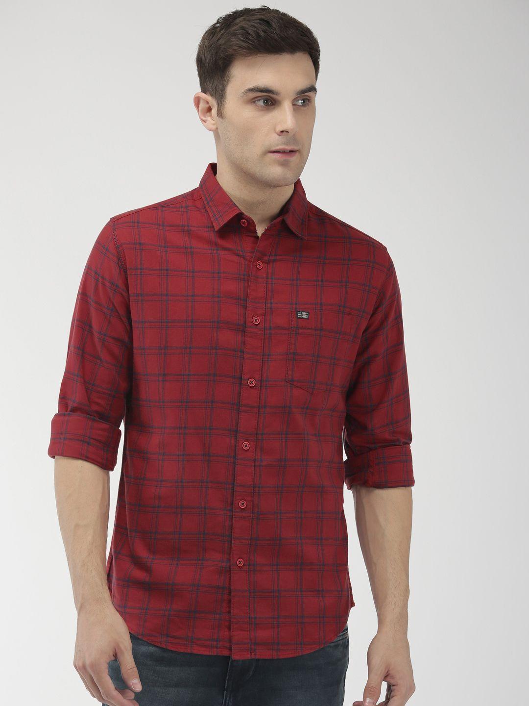 the indian garage co men red & navy blue slim fit checked casual shirt