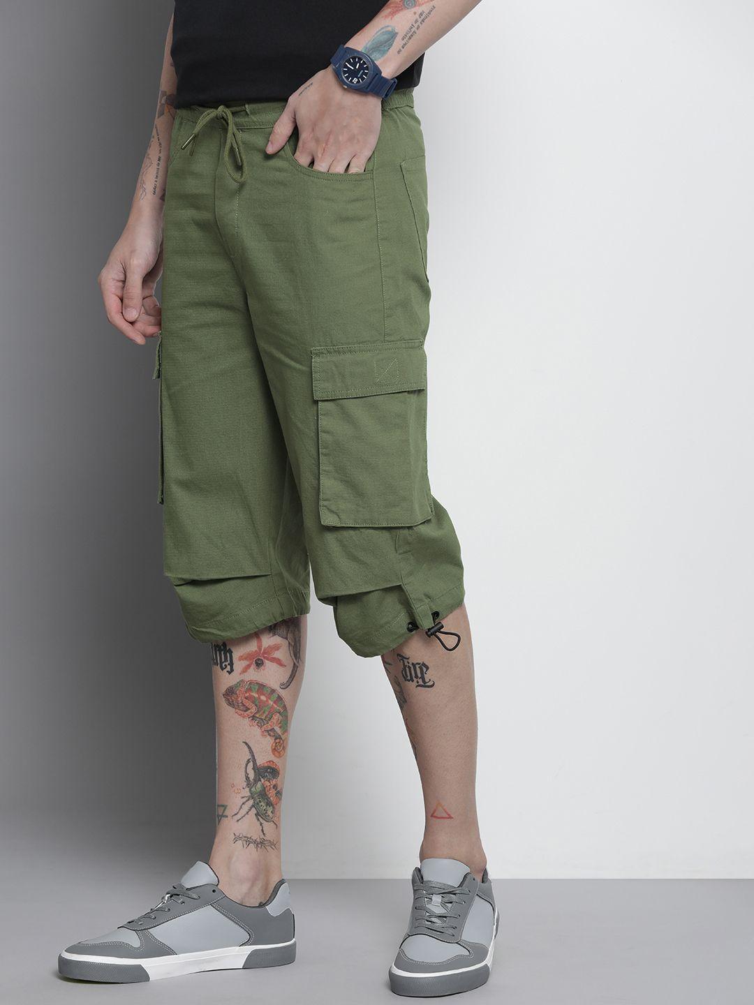 the indian garage co men solid cotton relaxed fit cargo shorts