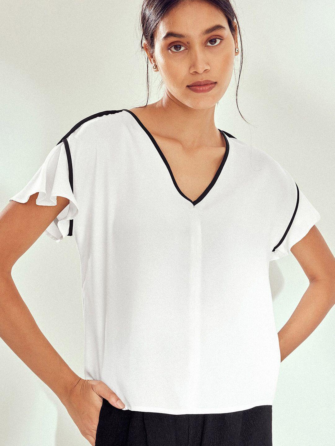the label life v-neck extended sleeves top