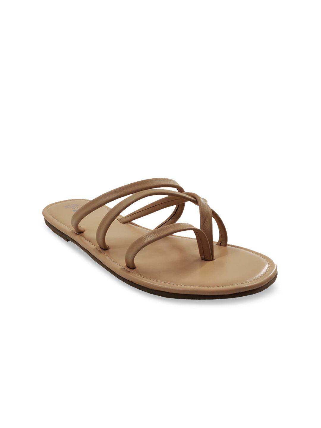 the madras trunk women beige solid leather one toe flats