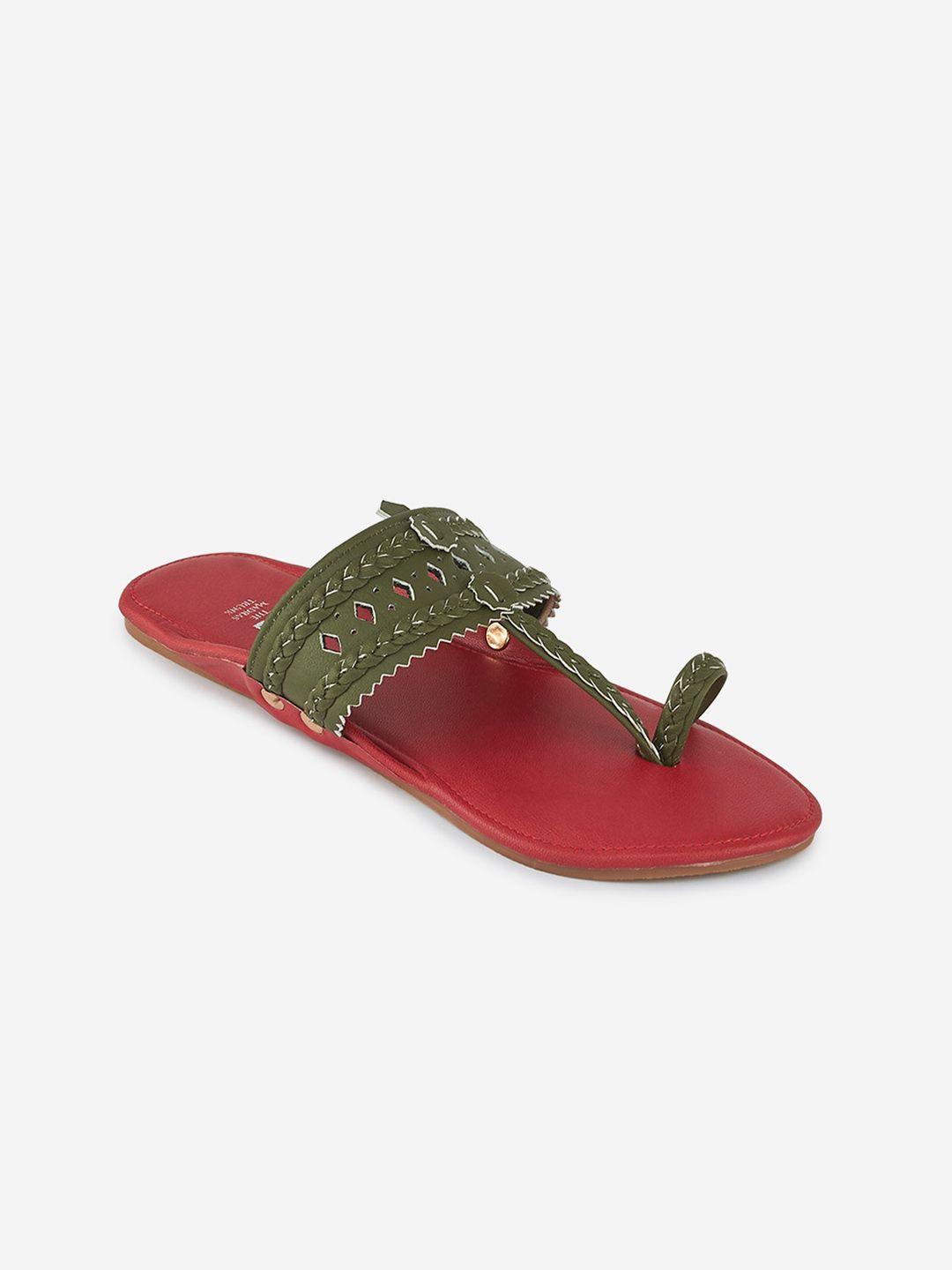 the madras trunk women red one toe flats